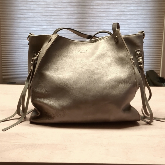 Old Trend Daisy Tote in Grey - Picture 7 of 14
